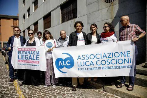 Suicidio assistito, nuovi paletti. "No all'iniezione fatta da terzi"