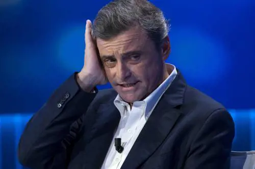 Premierato, giravolta Calenda: adesso non lo vuole più. "Meloni si fermi"