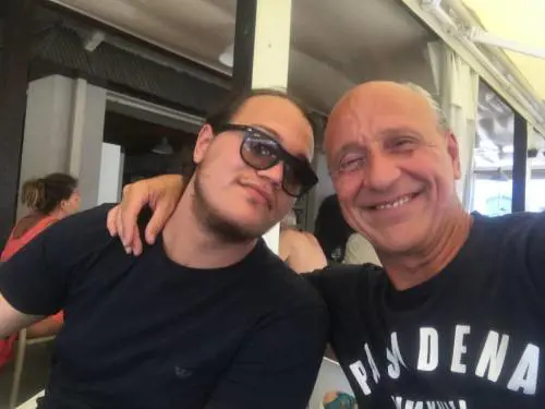 "Con mio figlio Dave non ho fatto in tempo. Così ora aiuto gli altri"
