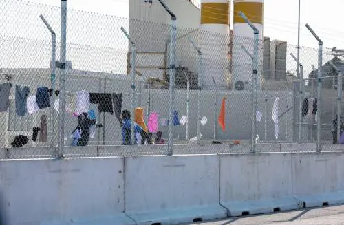 Con il bel tempo riprendono le partenze. La "Open Arms" ora punta verso Genova
