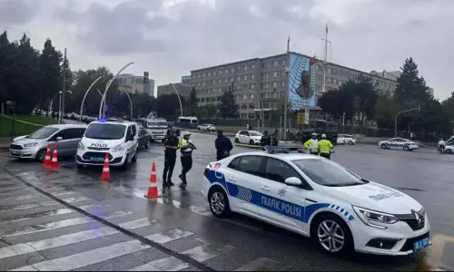 Attacco terroristico ad Ankara: kamikaze si fa esplodere davanti al ministero. Il Pkk rivendica