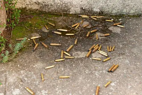 Caivano, altro raid: colpi esplosi contro il campo rom