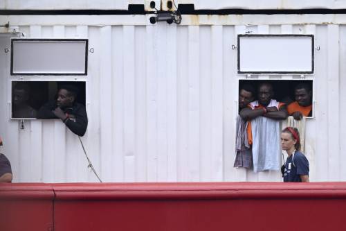 Migranti, Tunisi attacca le Ong e avverte l'Europa: "Non saremo una guardia di frontiera"