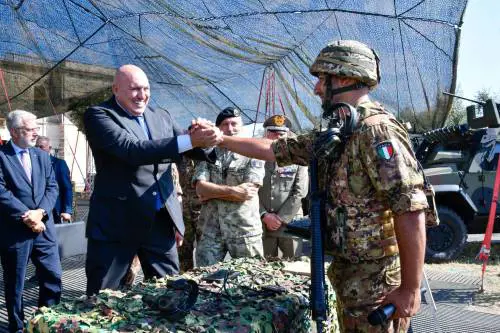 “Una riserva da 10mila uomini in caso di guerra”: cosa rivela proposta di Crosetto