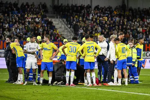  Paura in Olanda, il portiere Vaessen  crolla a terra privo di sensi: le immagini