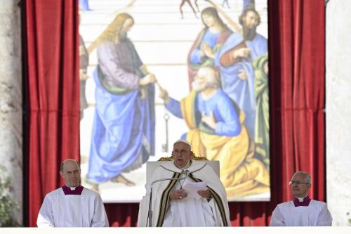 Coppie gay e donne prete: i nuovi "dubia" che scuotono il pontificato di Francesco