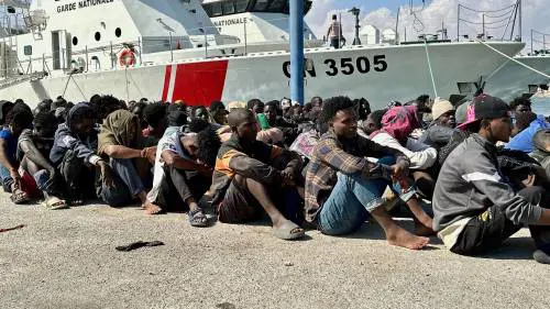 "Soldi buttati". La solita Cei contro l'accordo Italia-Albania sui migranti