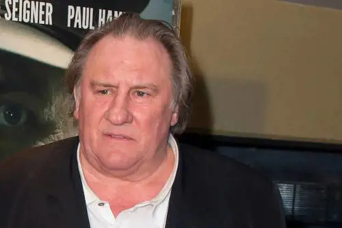 Dopo essere stato accusato di 14 aggressioni sessuali, l'attore Gérard Depardieu si difende con una lunga lettera pubblicata sul quotidiano Le Figaro