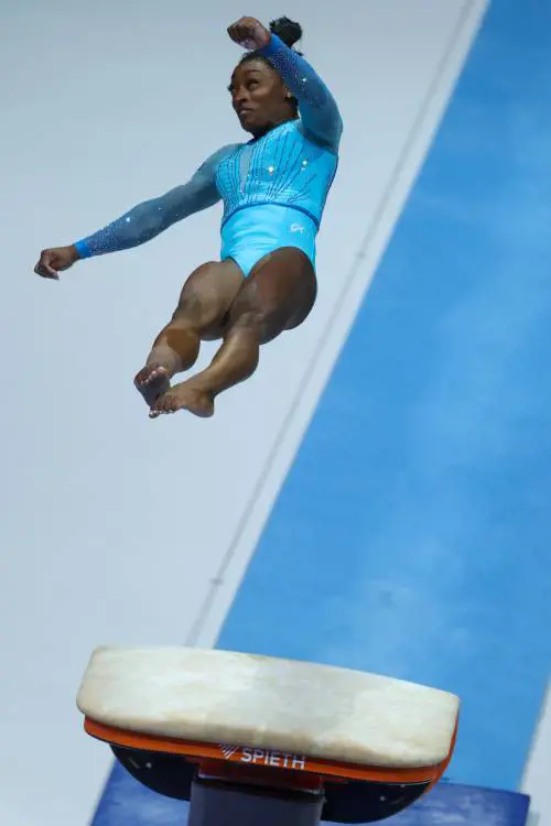 Biles e le donne che inseguono gli uomini