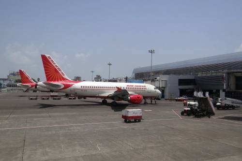 Perché l’India vuole vietare l’uso del profumo per piloti e assistenti di volo
