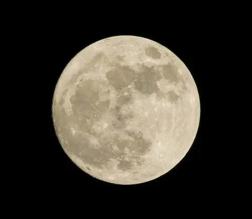 Quanto è vecchia la Luna: ecco il nuovo studio sui cristalli