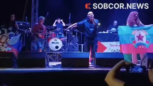 99 Posse sul palco con le bandiere filorusse. E scoppia la polemica