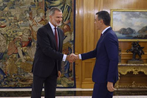 Il re di Spagna affida l'incarico a Pedro Sánchez: "Punto a un governo progressista"