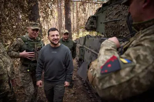 Zelensky va al fronte. E Putin si ricandida
