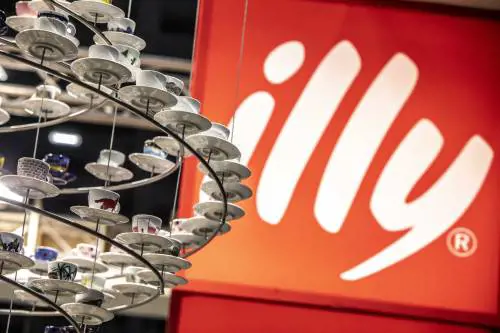 Illy, dai segreti del chicco al futuro dell'impero del caffè: il riassetto deciso dalla famiglia