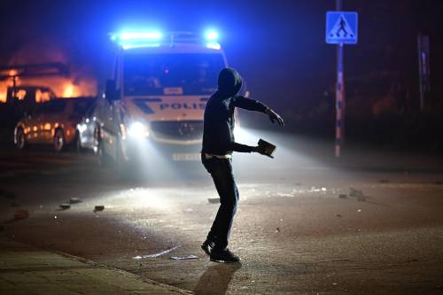 Sparatorie e attentati esplosivi: le narco gang islamiche "assediano" la Svezia