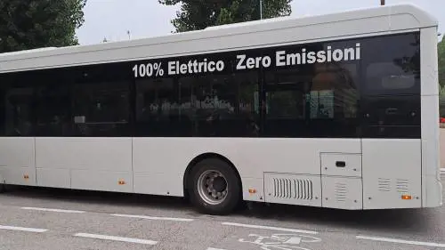Mestre, si schianta un altro bus elettrico: 15 feriti