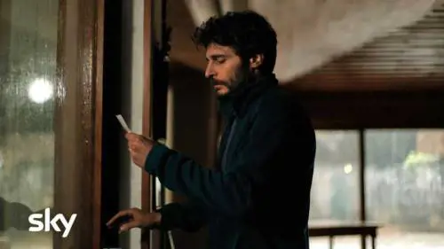 Un'estate fa, su Sky arriva il thriller pieno di nostalgia