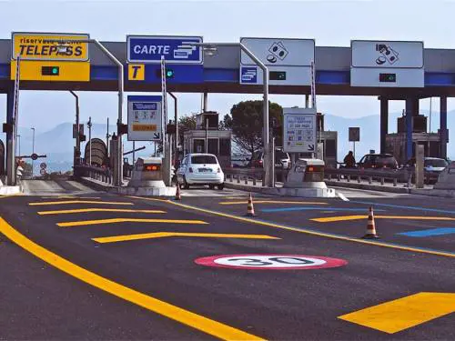 Telepass raddoppia i prezzi, ma c'è un trucco per avere il servizio gratuito: ecco quale