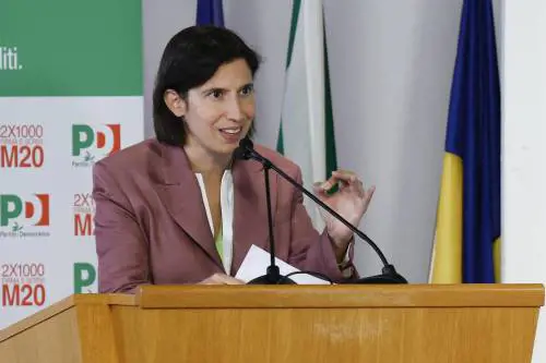 "Tutti in piazza contro il governo". Schlein chiama a raccolta l'ammucchiata rossa
