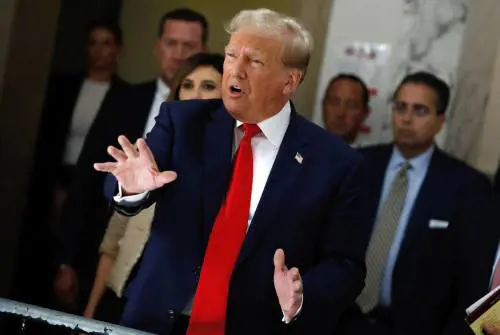 "Ha rivelato dati top secret sui sottomarini nucleari": l'ultima tegola di Trump