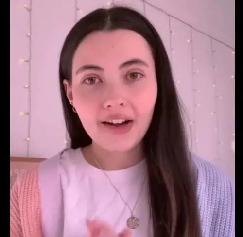 "Sono allergica all'acqua". La confessione della ragazza: come deve fare la doccia