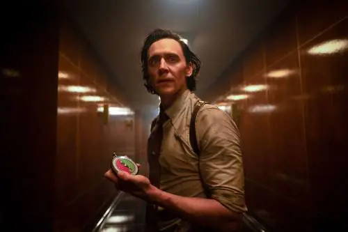 Con Loki si va a spasso nel tempo. La Marvel torna in streaming con il suo personaggio più iconico