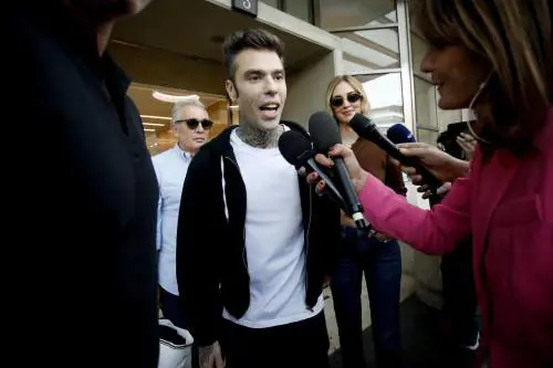 La melena, lo stress, l'emorragia ischemica, il fantamorto. Fedez racconta i suoi ultimi otto giorni
