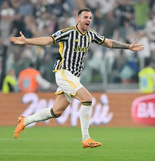 La Juventus vince il derby contro il Toro. Bianconeri a meno due dall'Inter