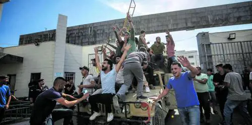 Dagli Usa all'Europa, tutto il mondo con Israele. Solo l'Iran esulta: "Fieri"