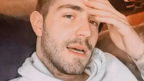 "Sono esaurito...". Lo sfogo di Tommaso Zorzi, poi l'attacco del no-vax