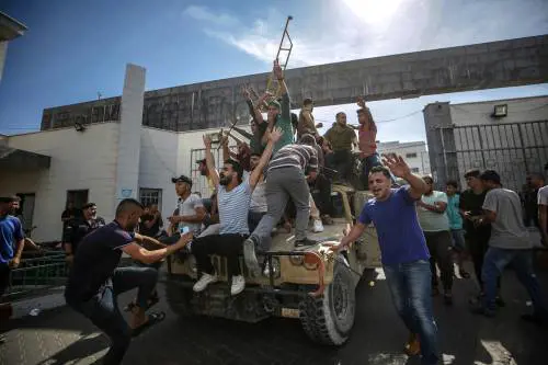 Le donne scomparse, l'anziana rapita e il blitz al rave: l'orrore di Hamas sugli ostaggi