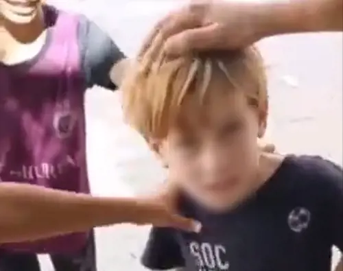 Bimbo israeliano rapido e bullizzato dai coetanei palestinesi: lo sfregio di Hamas