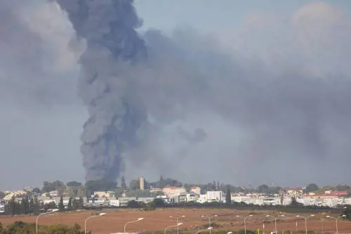 Donne trascinate via e spari su chiunque. Il rave nel deserto inizio del massacro