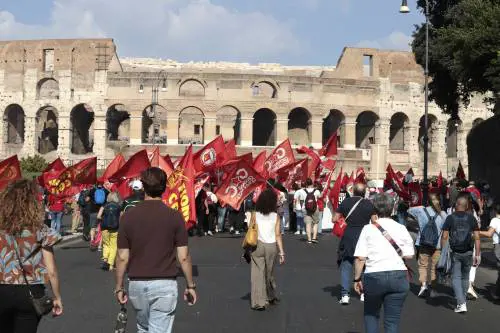 "Alzare il tiro". L’estrema sinistra chiede la "rivolta sociale" di Landini