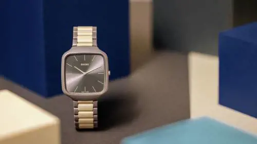 I True Square Thinline Les Couleurs Le Corbusier di Rado, la tecnologia sposa i colori 