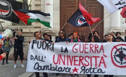 Manifestazione del collettivo Cambiare rotta (repertorio)