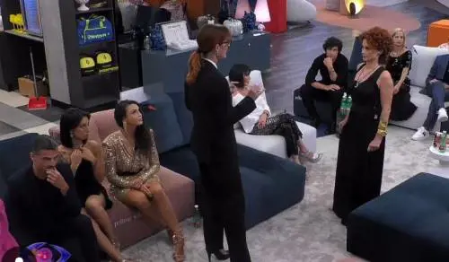 “Ti hanno doppiata…”. Scontro al GF tra Beatrice Luzzi e Jane Alexander