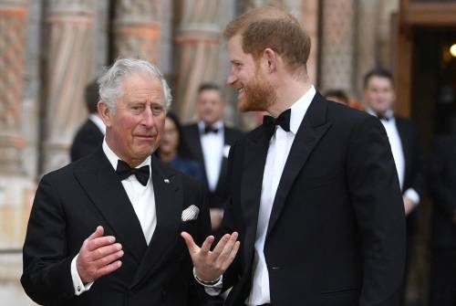 "Vuole punirlo". La strategia di Carlo III contro il principe Harry