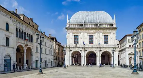 Comune di Brescia dice no alla Loggia con i colori