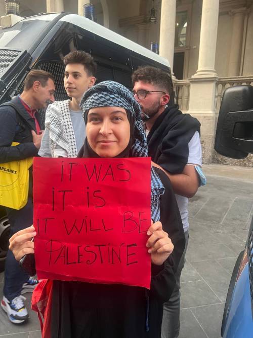 Milano, in piazza l'odio rosso contro Israele e il governo