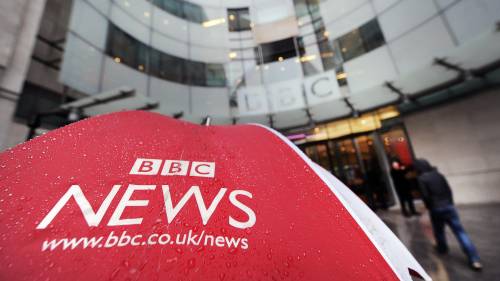 "Non sono terroristi". Bufera sulla Bbc: cos'ha detto su Hamas