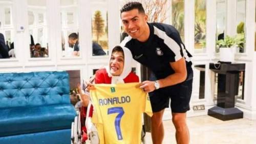 "Bacia una donna disabile a Teheran": ora Ronaldo rischia 100 frustate in Iran