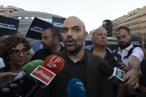 Saviano e gli "autoesiliati" per finta