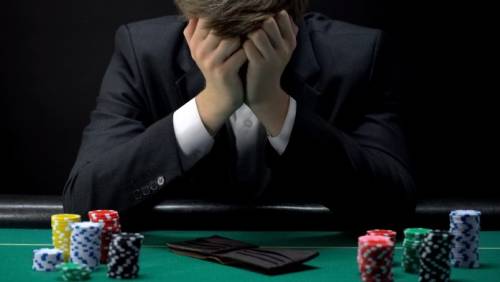 Ludopatia, come riconoscerla e curarla: i rischi (invisibili) del gioco d'azzardo