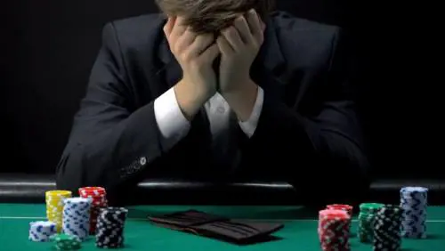 Ludopatia, come riconoscerla e curarla: i rischi (invisibili) del gioco d'azzardo