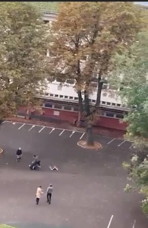 Urla "Allah Akbar" e ammazza il prof