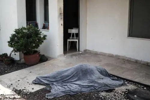 Famiglie massacrate e bimbi rapiti: la scia di sangue di Hamas | I video dell'orrore