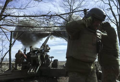 I russi tentano la manovra a tenaglia ad Avdiivka. Ma è un massacro di tank