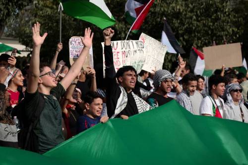 Gli amici di Hamas scatenati puntano a bloccare tutto agganciandosi agli scioperi
